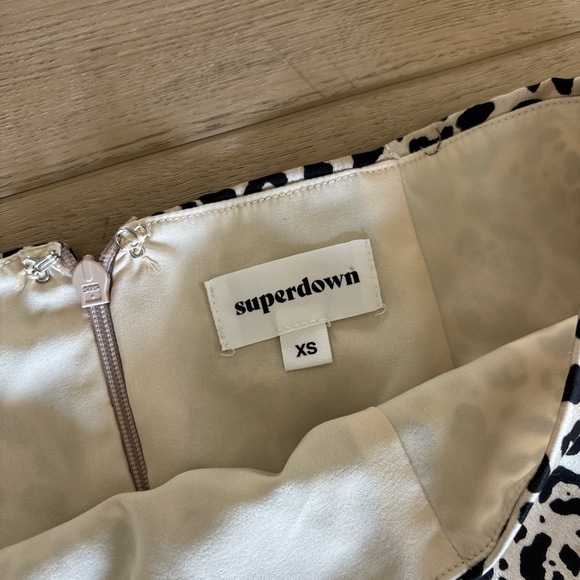 Superdown Leopard Mini Skirt - Picture 2 of 3